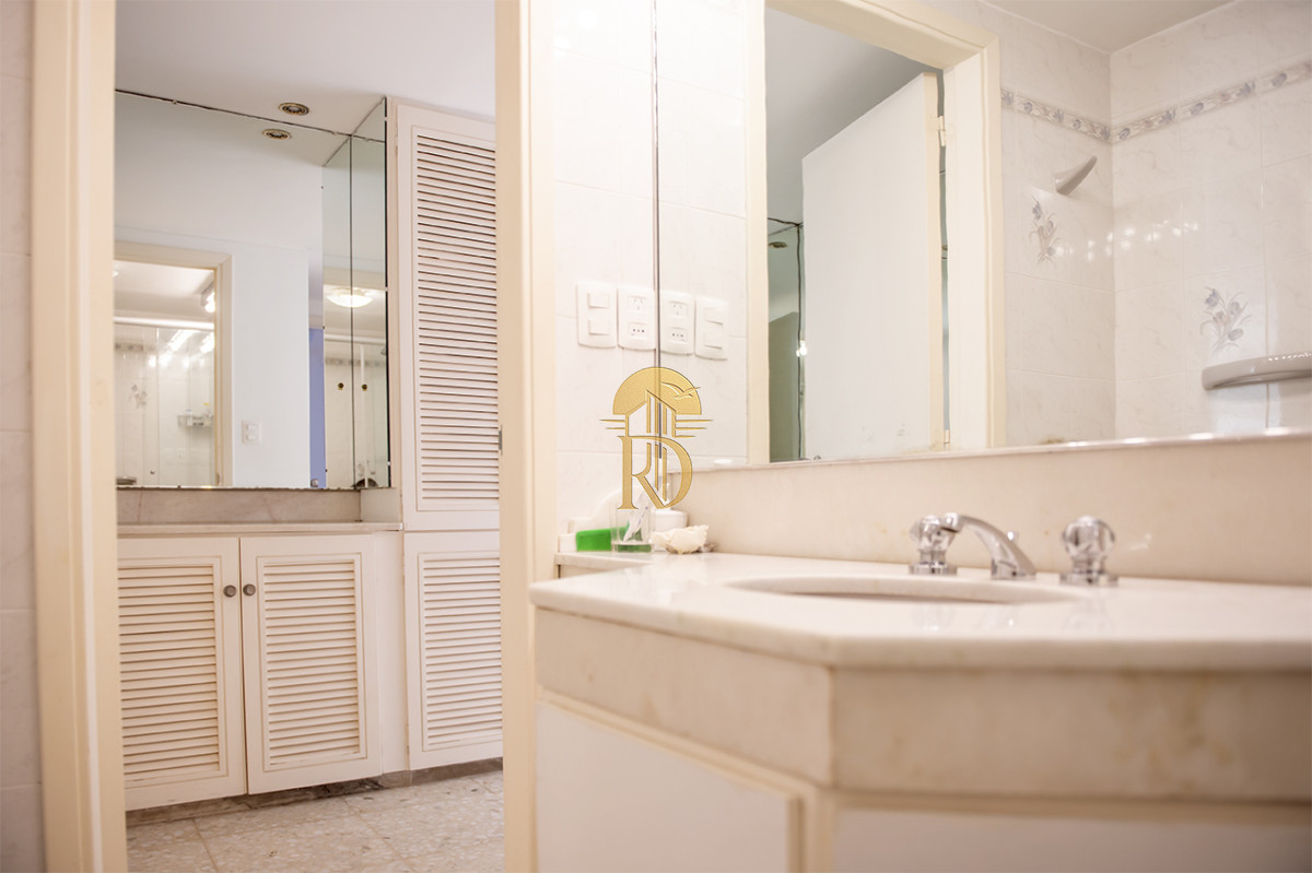 Vende departamento de 3 dormitorios con vista al Puerto, Punta del Este -id-207-18