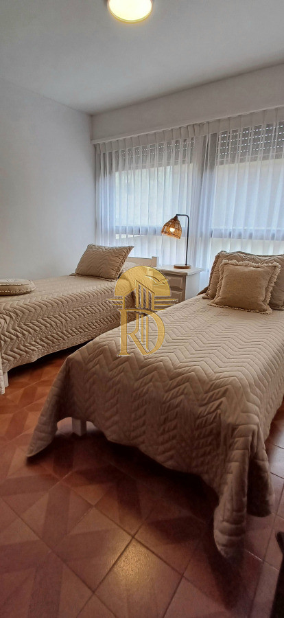 En venta apartamento de 2 mas dep. en Península, Punta del Este -id-635-17