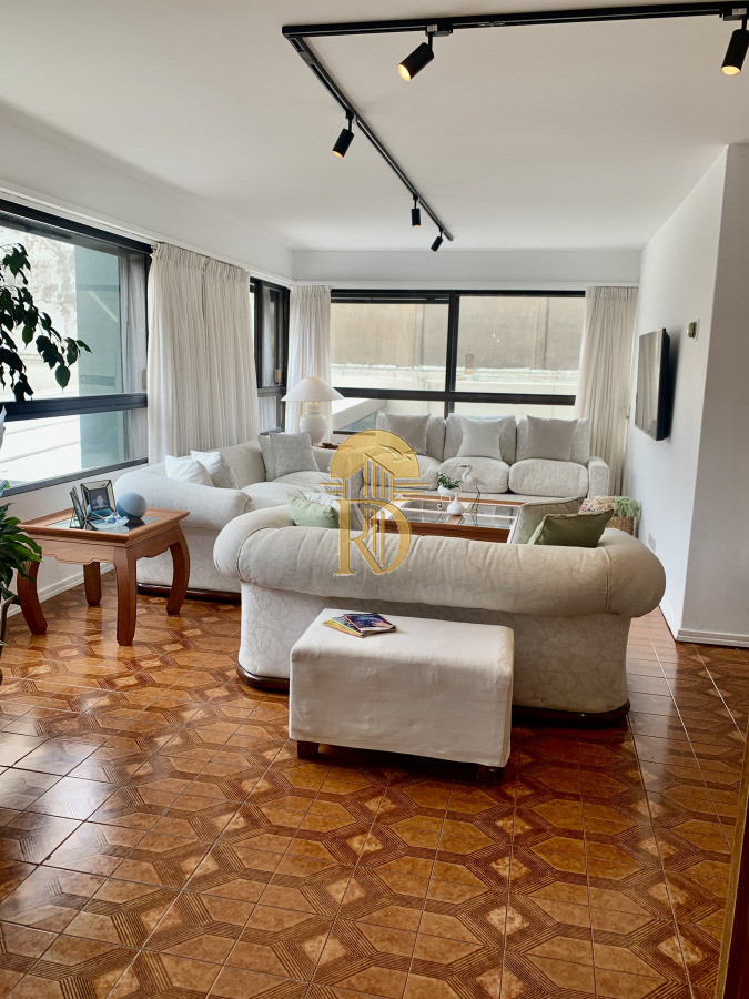 En venta apartamento de 2 mas dep. en Península, Punta del Este -id-635-1