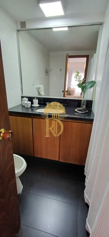 En venta apartamento de 2 mas dep. en Península, Punta del Este -id-635-18