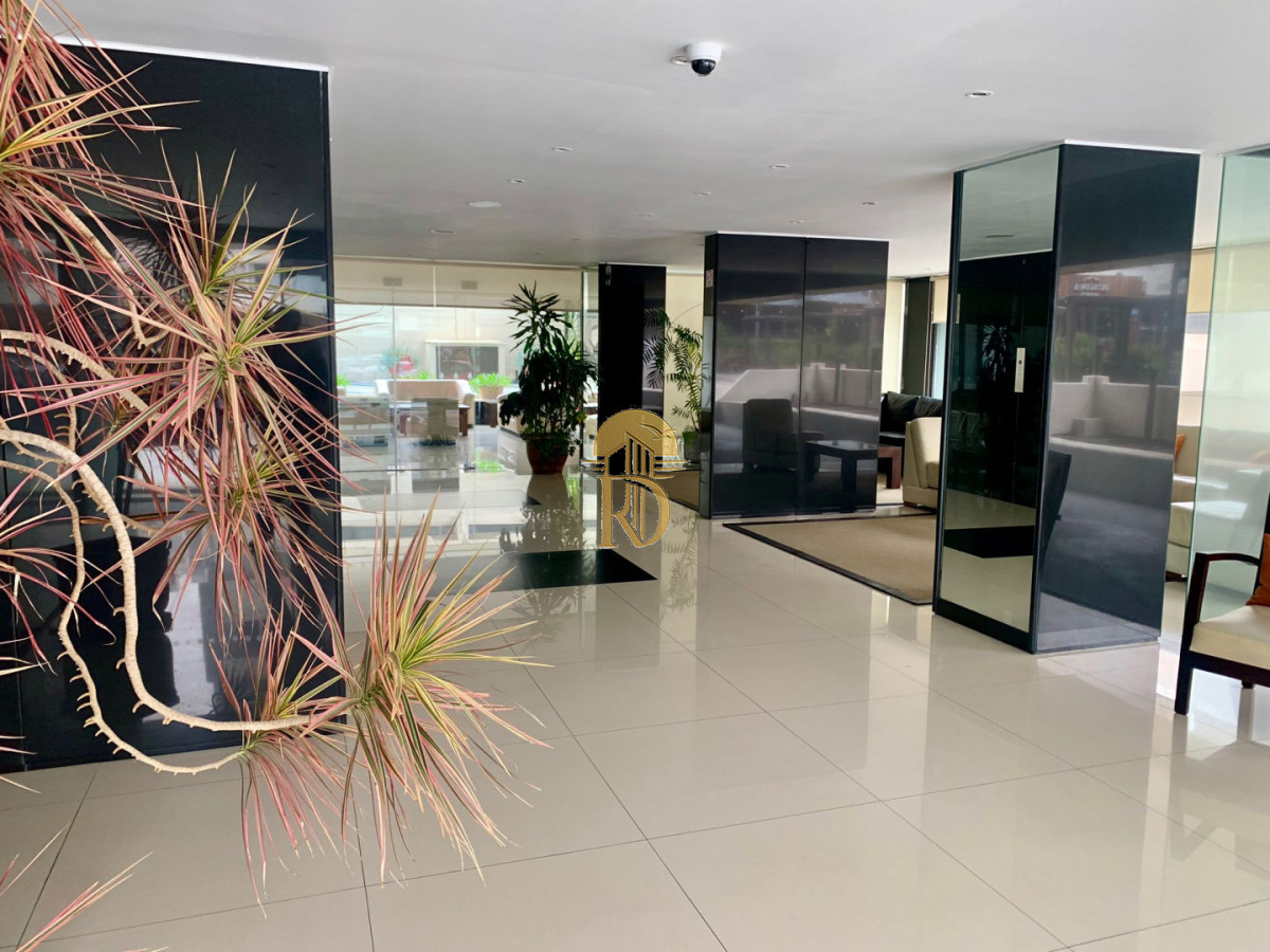 En venta apartamento de 2 mas dep. en Península, Punta del Este -id-635-25