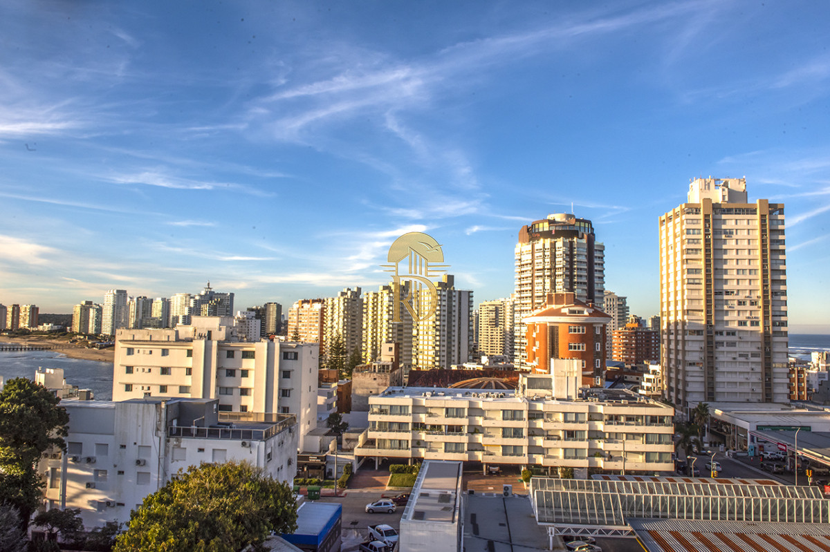 Vende departamento de 3 dormitorios con vista al Puerto, Punta del Este -id-207-23
