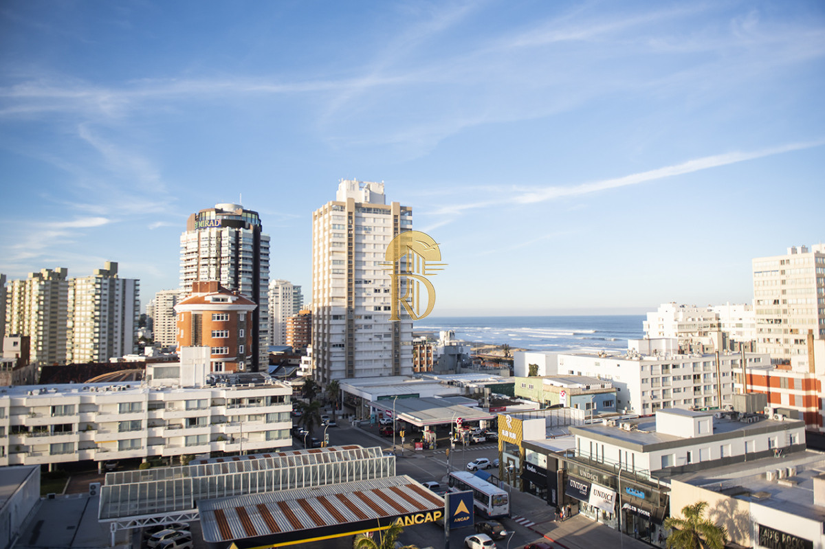 Vende departamento de 3 dormitorios con vista al Puerto, Punta del Este -id-207-20