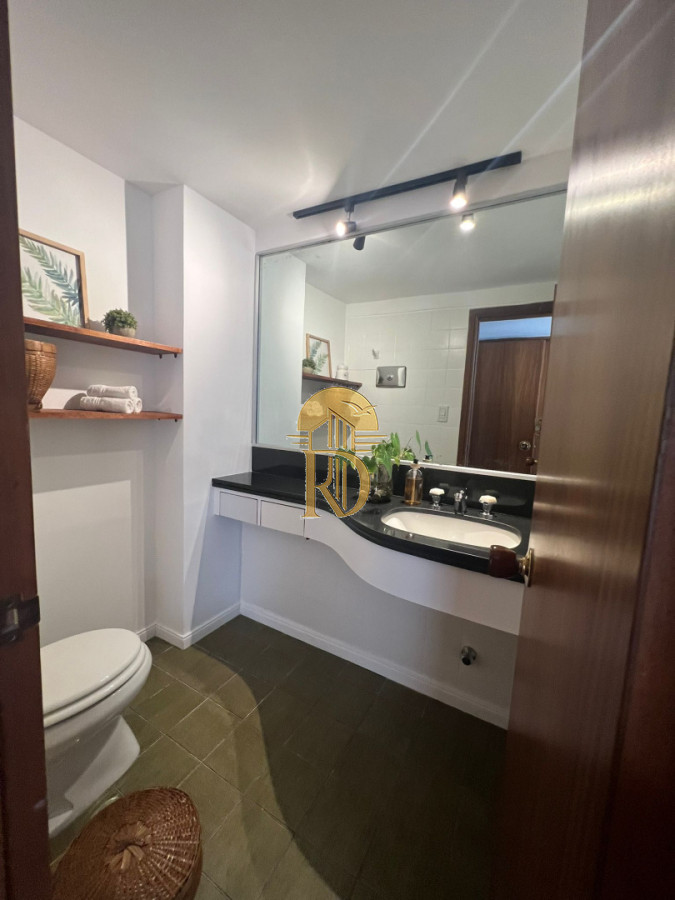 En venta apartamento de 2 mas dep. en Península, Punta del Este -id-635-11