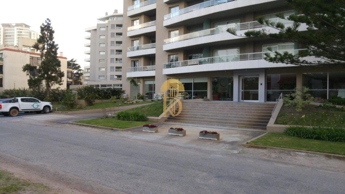 Departamento de 1 dormitorio en venta en Aidy Grill , Punta del este -id-917-19