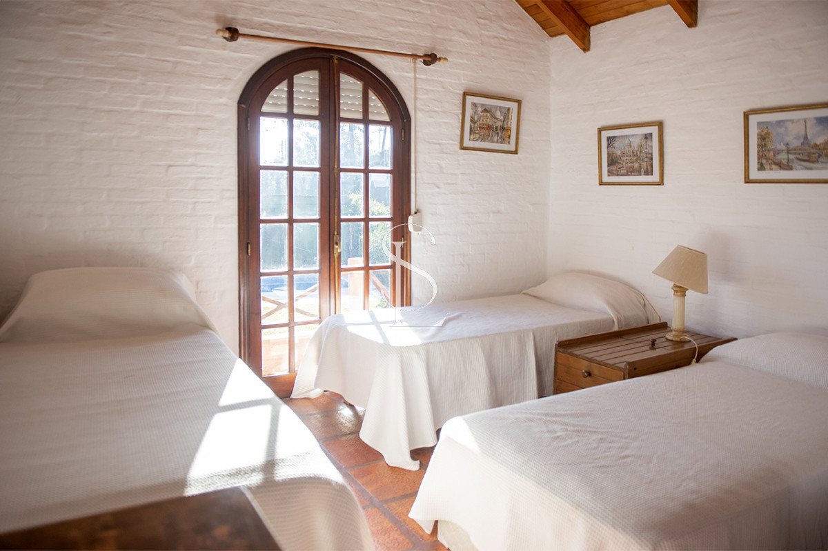 Casa ID.267 - Muy linda casa en venta, zona inmejorable, 3 dormitorios y servicio