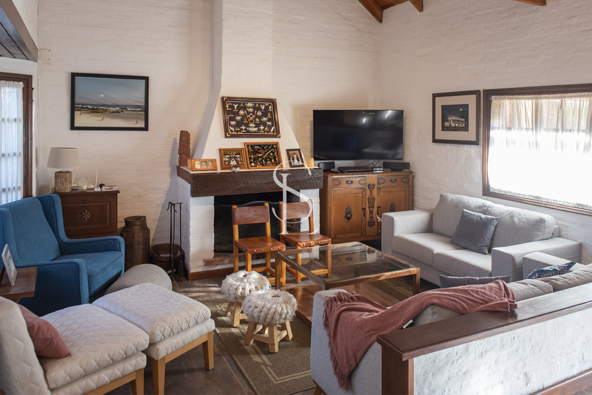 Casa ID.267 - Muy linda casa en venta, zona inmejorable, 3 dormitorios y servicio