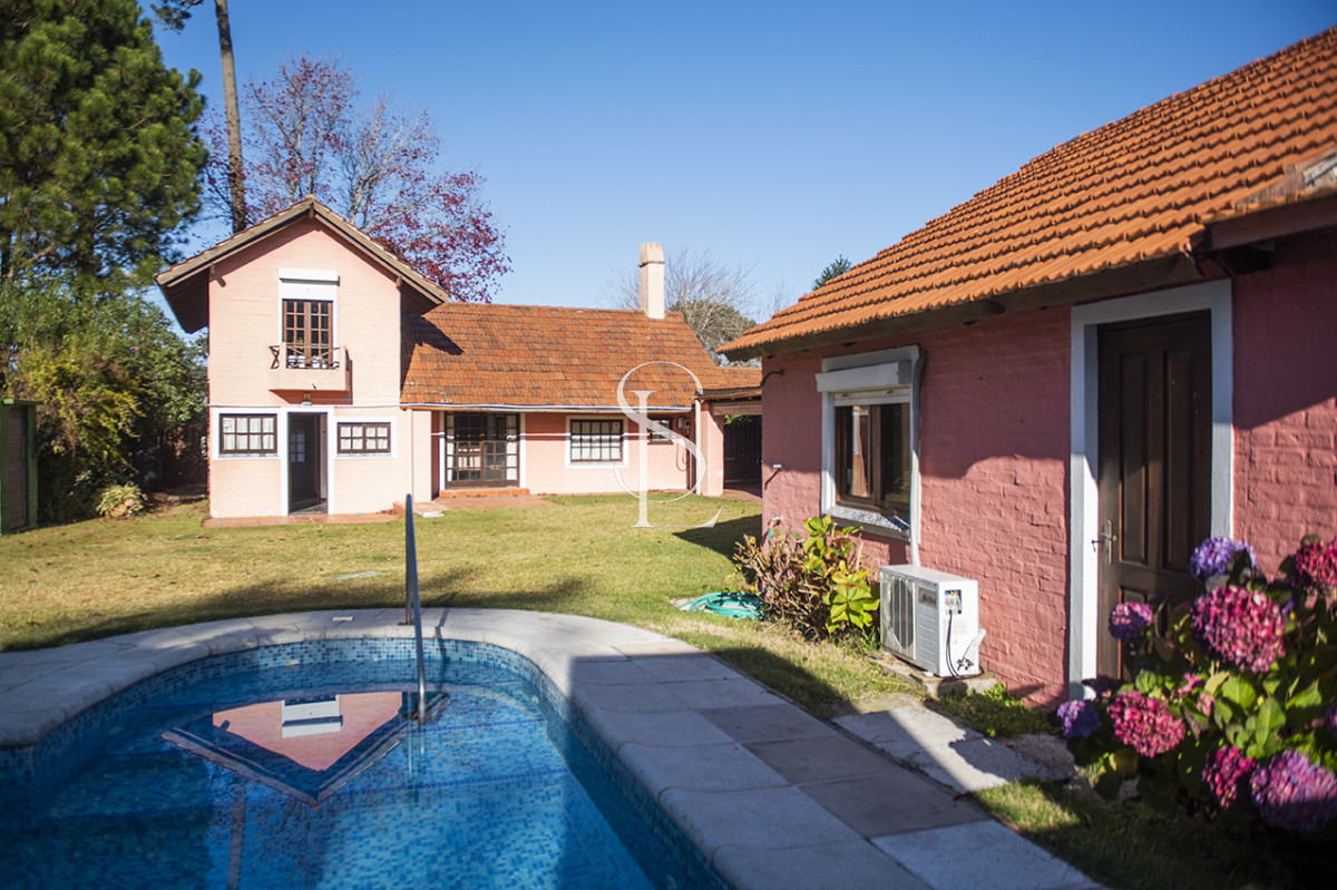 Casa ID.267 - Muy linda casa en venta, zona inmejorable, 3 dormitorios y servicio