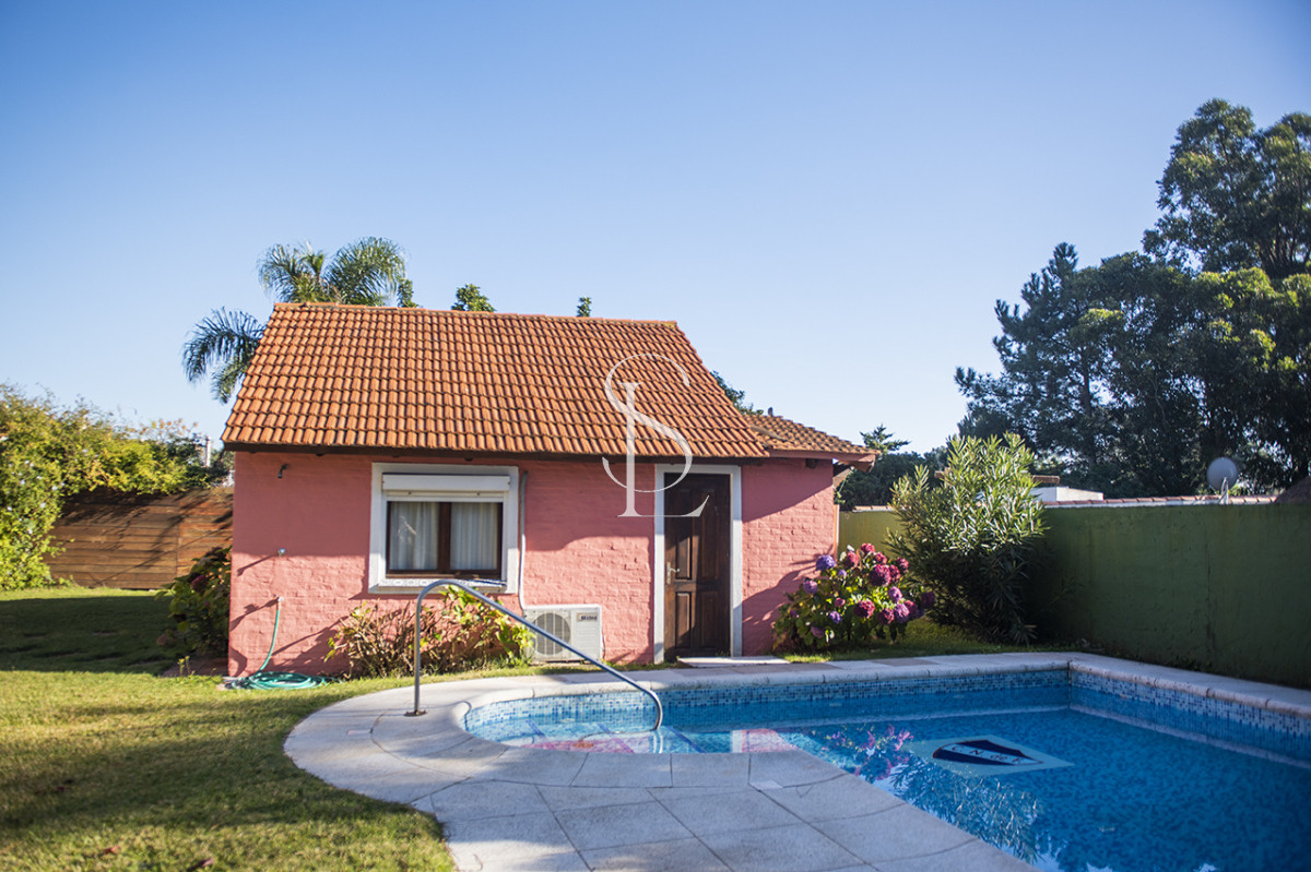 Casa ID.267 - Muy linda casa en venta, zona inmejorable, 3 dormitorios y servicio