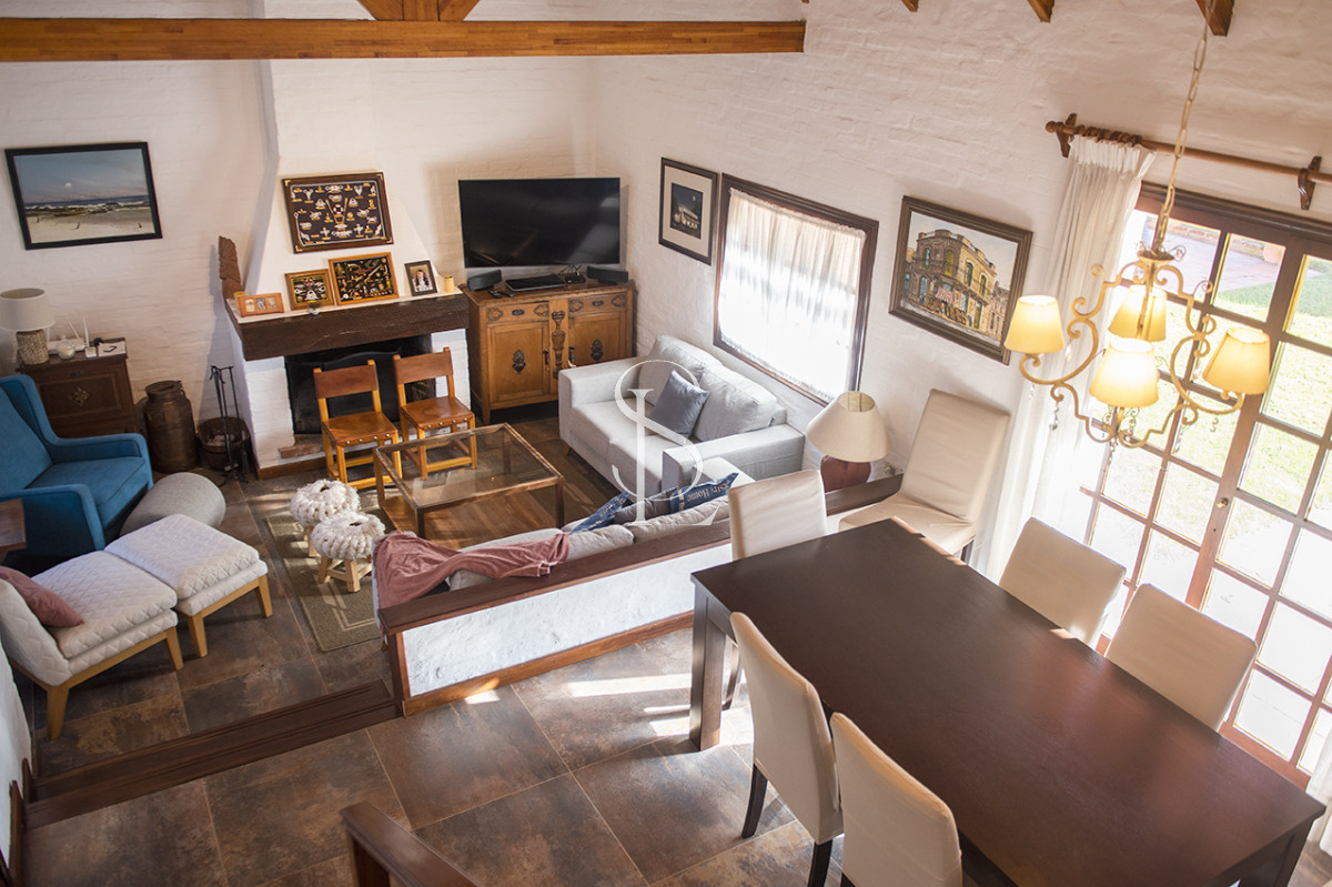 Casa ID.267 - Muy linda casa en venta, zona inmejorable, 3 dormitorios y servicio