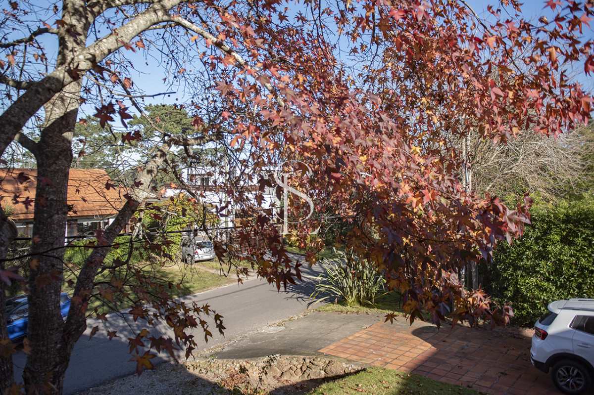 Casa ID.267 - Muy linda casa en venta, zona inmejorable, 3 dormitorios y servicio