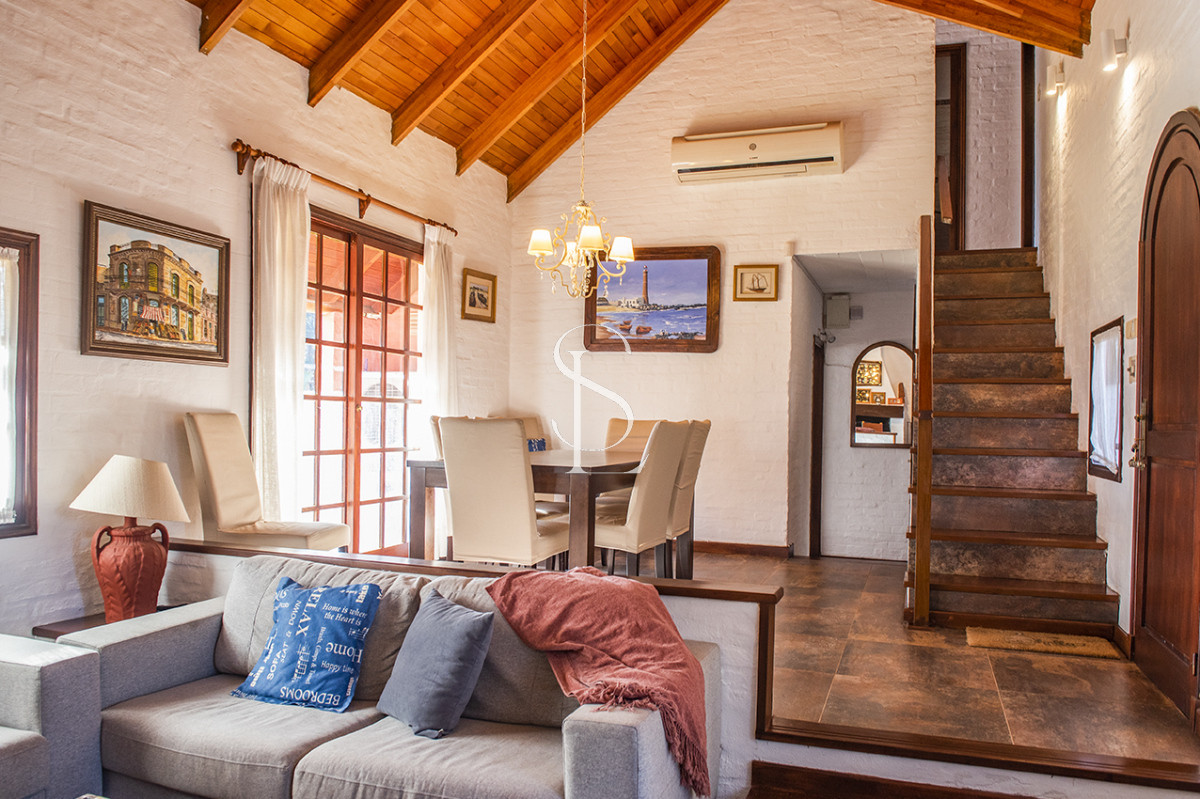 Casa ID.267 - Muy linda casa en venta, zona inmejorable, 3 dormitorios y servicio