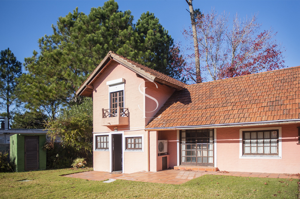 Casa ID.267 - Muy linda casa en venta, zona inmejorable, 3 dormitorios y servicio