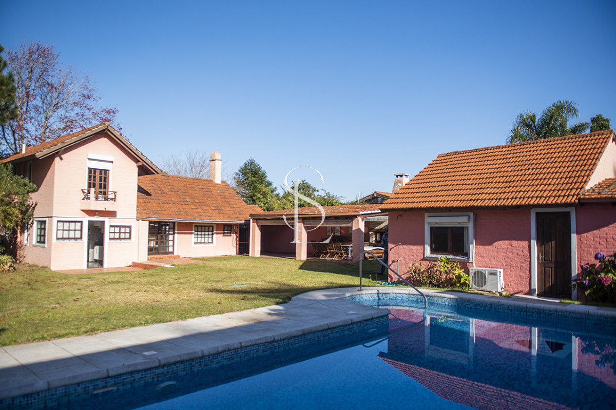 Casa ID.267 - Muy linda casa en venta, zona inmejorable, 3 dormitorios y servicio