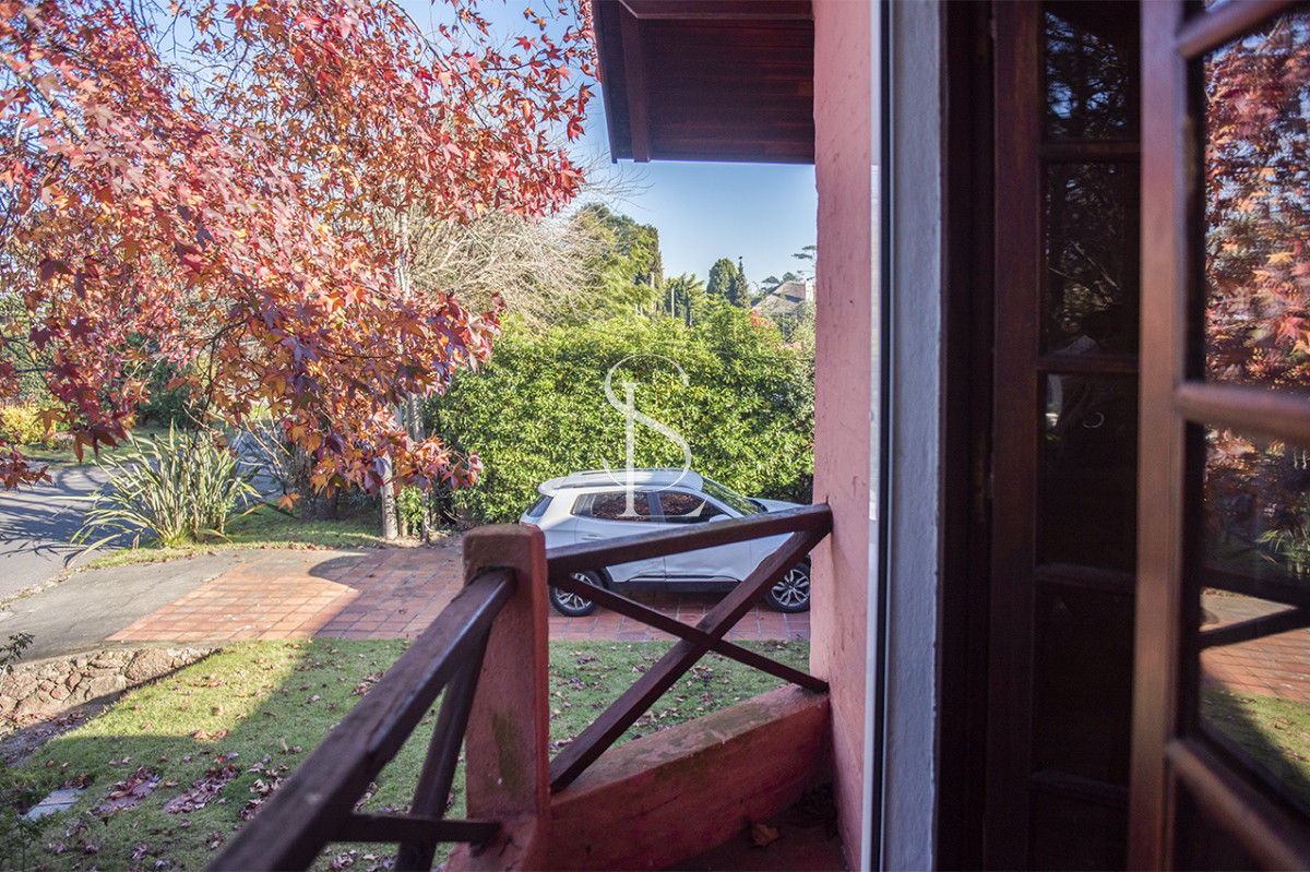 Casa ID.267 - Muy linda casa en venta, zona inmejorable, 3 dormitorios y servicio