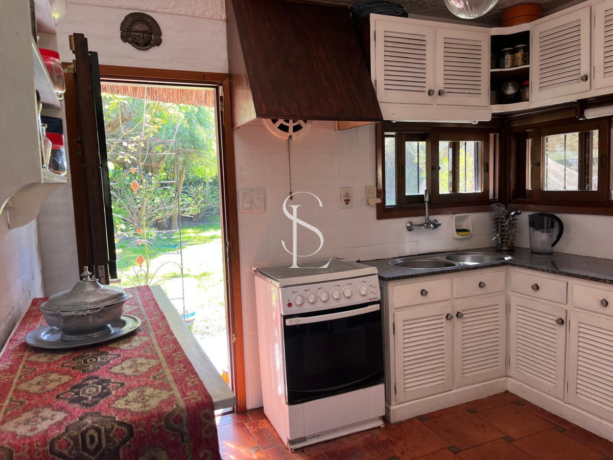 Casa ID.268 - Hermosa cabaña de 4 dormitorios en venta a metros de Playa Mansa, Punta del Este