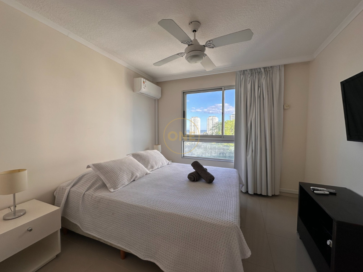 Apartamento ID.2225 - Hermoso apartamento en venta de 3 dormitorios y dependencia en Punta del Este.