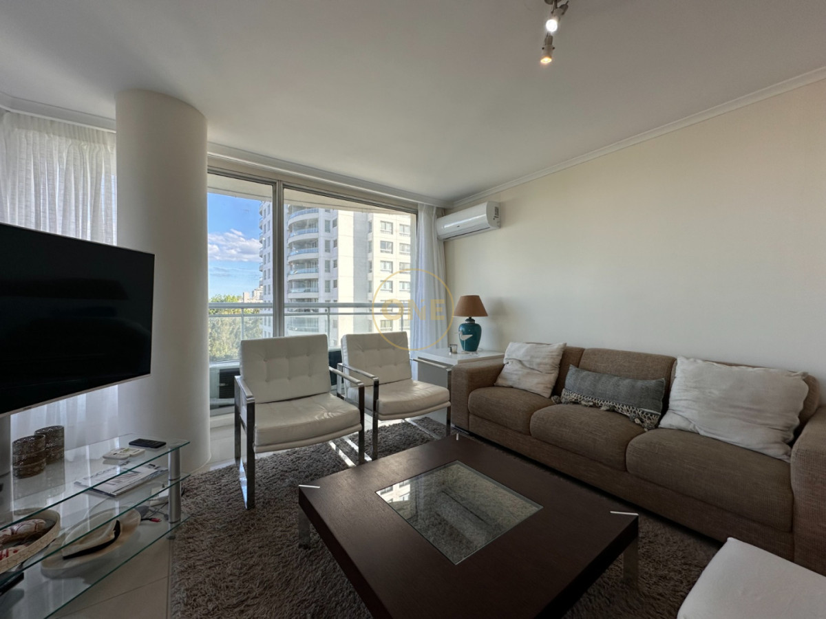 Apartamento ID.2225 - Hermoso apartamento en venta de 3 dormitorios y dependencia en Punta del Este.