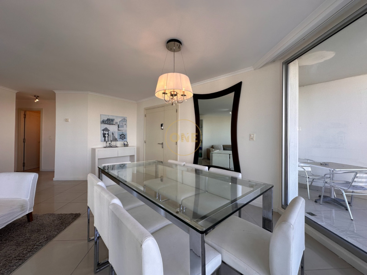 Apartamento ID.2225 - Hermoso apartamento en venta de 3 dormitorios y dependencia en Punta del Este.