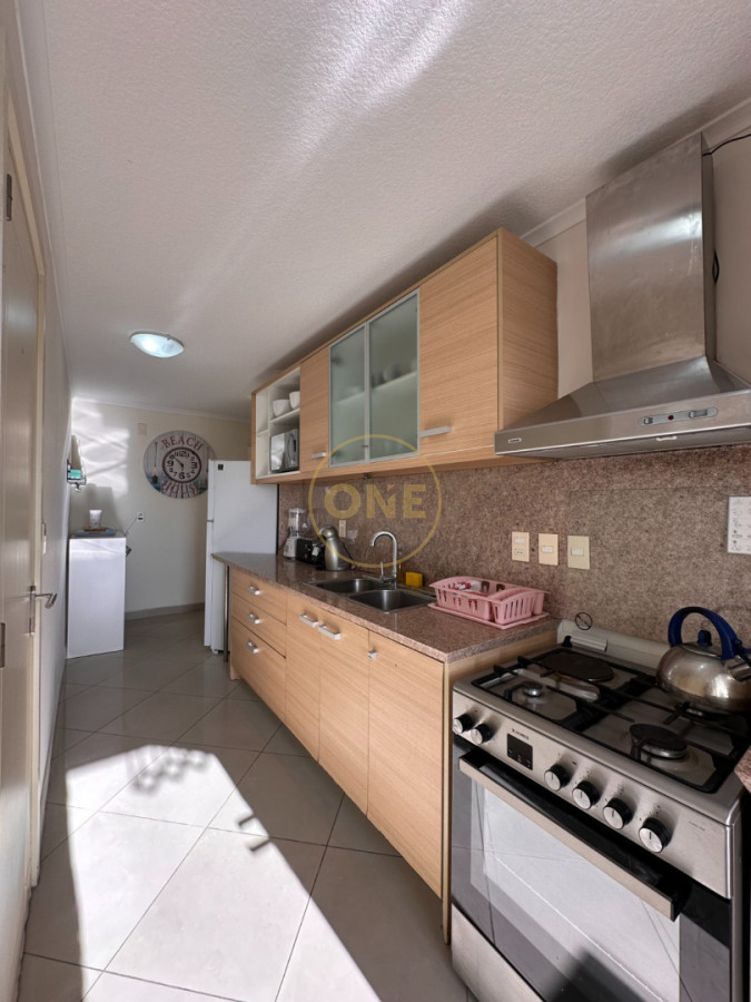 Apartamento ID.2225 - Hermoso apartamento en venta de 3 dormitorios y dependencia en Punta del Este.