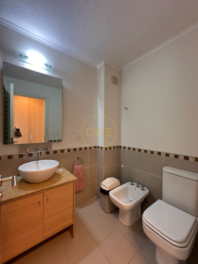 Apartamento ID.2225 - Hermoso apartamento en venta de 3 dormitorios y dependencia en Punta del Este.
