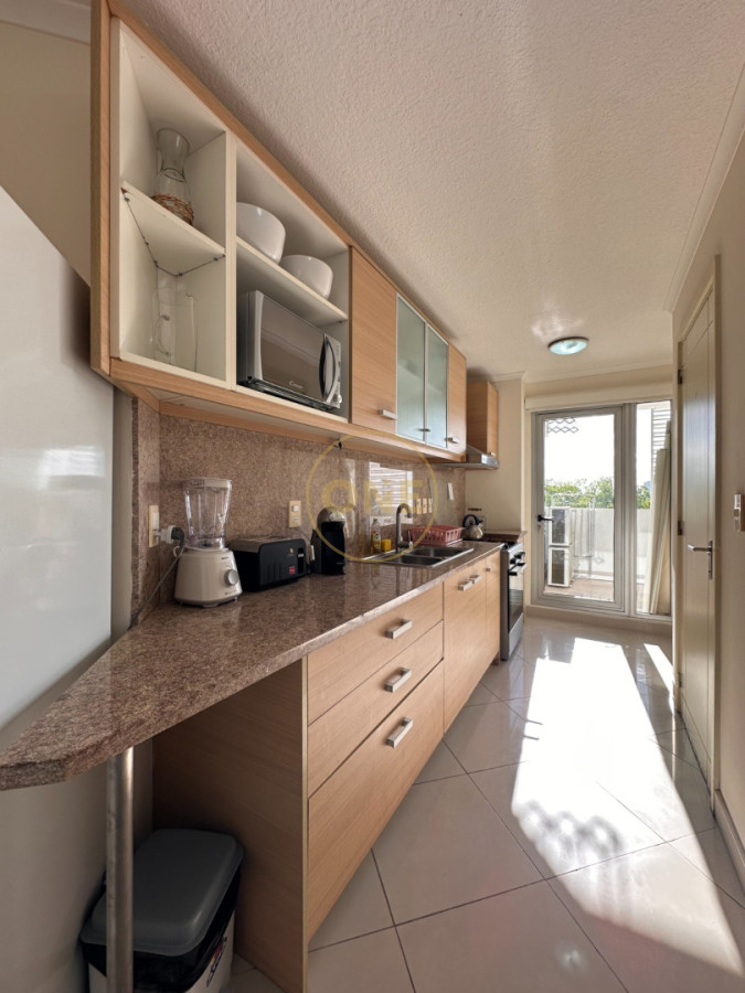 Apartamento ID.2225 - Hermoso apartamento en venta de 3 dormitorios y dependencia en Punta del Este.