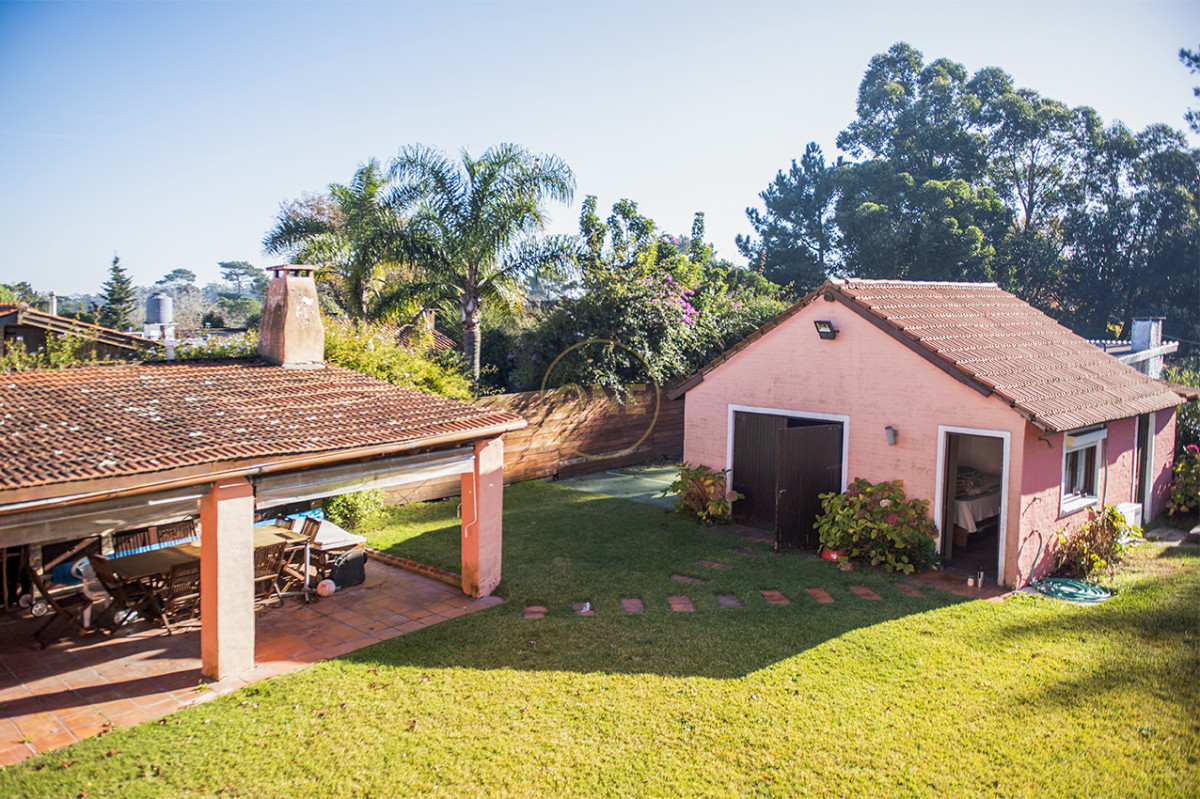 Casa ID.2404 - Muy linda casa en venta, zona inmejorable, 3 dormitorios y servicio