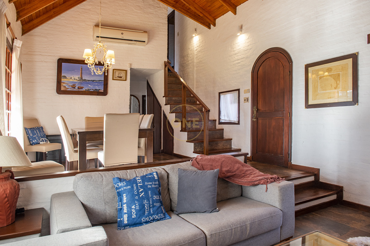 Casa ID.2404 - Muy linda casa en venta, zona inmejorable, 3 dormitorios y servicio