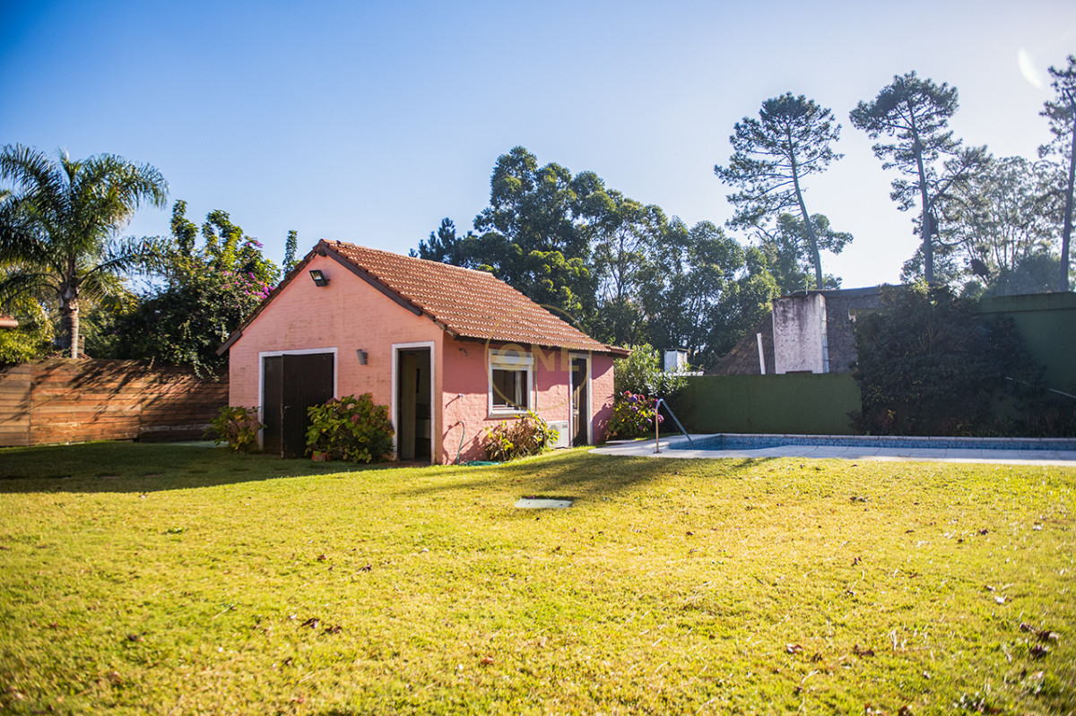 Casa ID.2404 - Muy linda casa en venta, zona inmejorable, 3 dormitorios y servicio