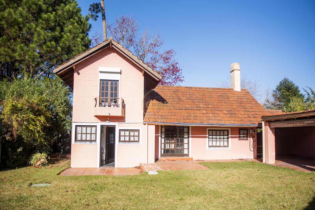 Casa ID.2404 - Muy linda casa en venta, zona inmejorable, 3 dormitorios y servicio