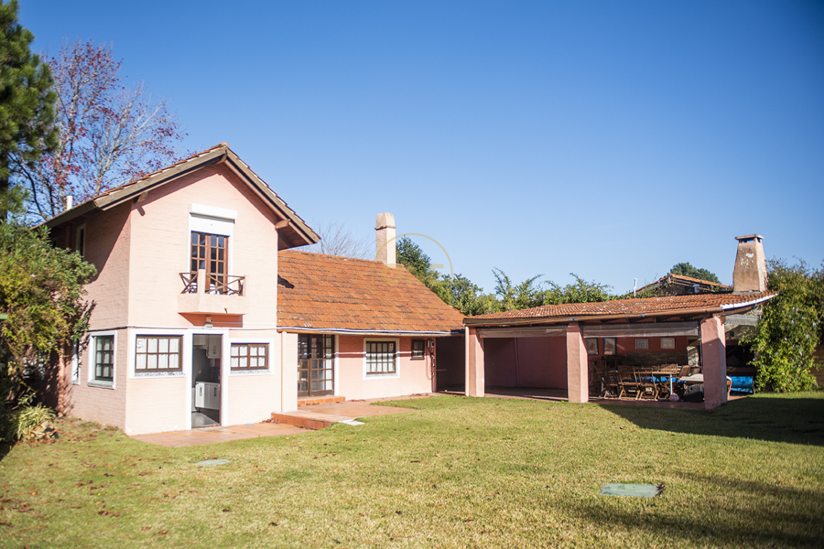 Casa ID.2404 - Muy linda casa en venta, zona inmejorable, 3 dormitorios y servicio