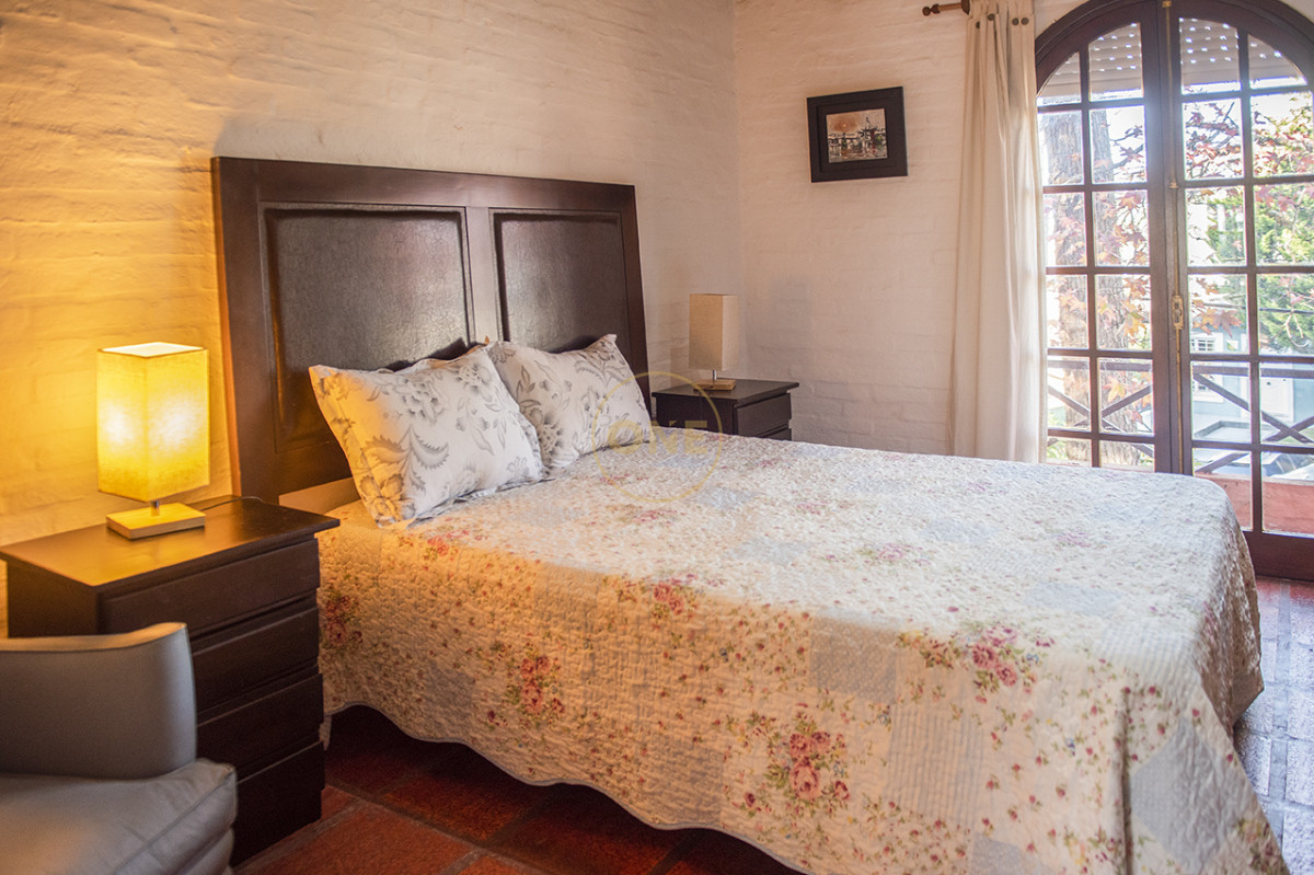 Casa ID.2404 - Muy linda casa en venta, zona inmejorable, 3 dormitorios y servicio
