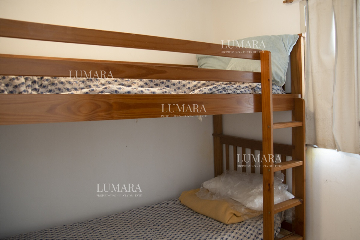 Apartamento ID.2809 - Espectacular Penthouse en venta a pasos del mar. 3 dormitorios + dependencia. Playa Brava.