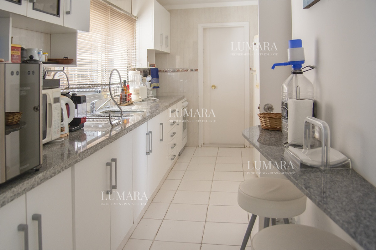 Apartamento ID.2809 - Espectacular Penthouse en venta a pasos del mar. 3 dormitorios + dependencia. Playa Brava.