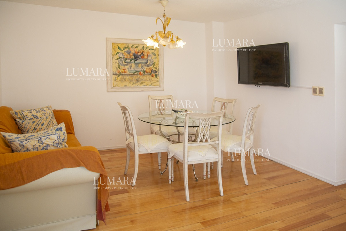Apartamento ID.2809 - Espectacular Penthouse en venta a pasos del mar. 3 dormitorios + dependencia. Playa Brava.