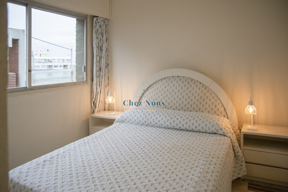 Apartamento ID.697 - Departamento de 3 dormitorio con parrillero en venta , ultimo piso frente al mar, Punta del Este