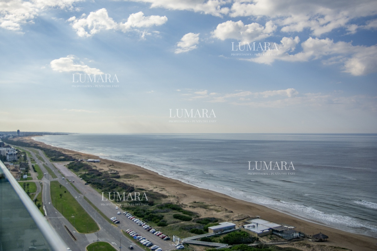 Apartamento ID.2845 - Espectacular planta en LE PARC III, Esquinero en venta