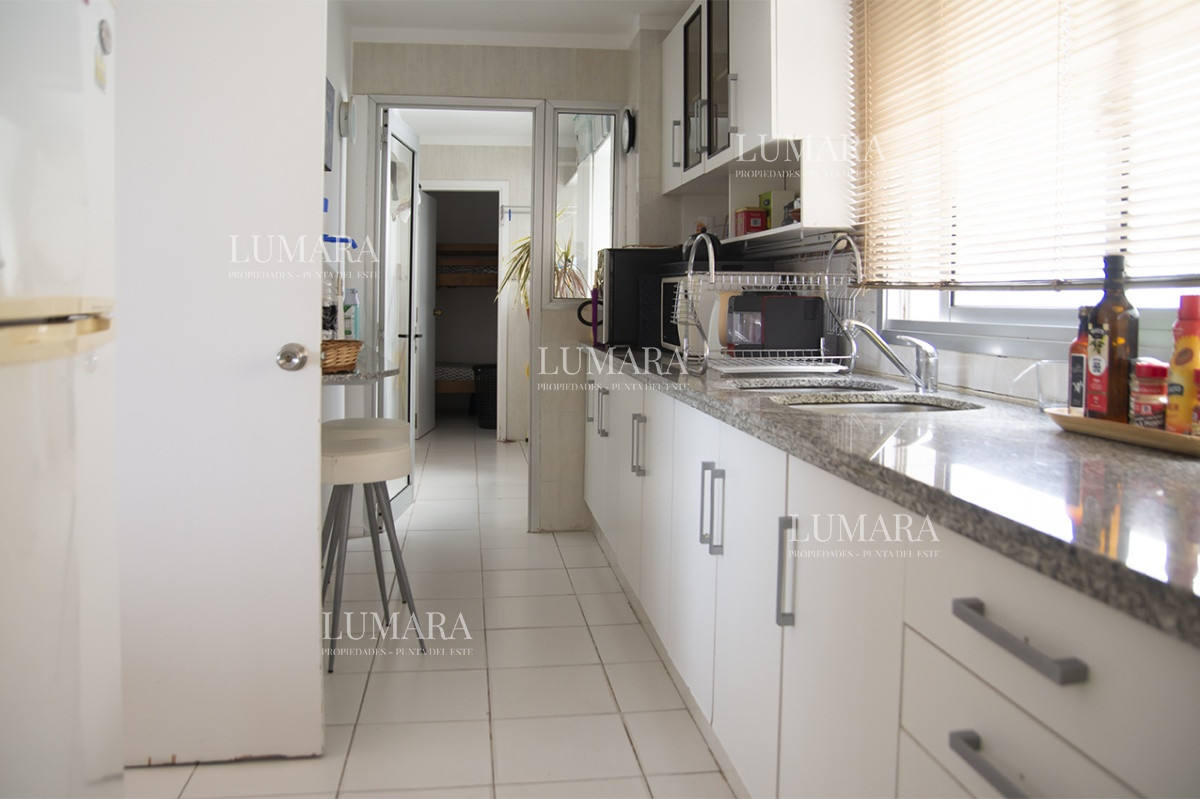 Apartamento ID.2809 - Espectacular Penthouse en venta a pasos del mar. 3 dormitorios + dependencia. Playa Brava.