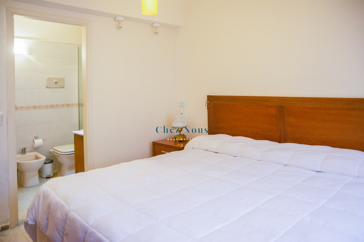 Apartamento ID.697 - Departamento de 3 dormitorio con parrillero en venta , ultimo piso frente al mar, Punta del Este