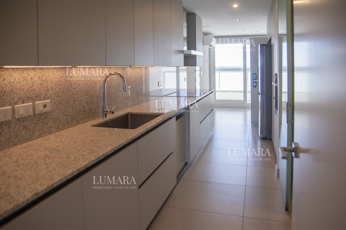 Apartamento ID.2845 - Espectacular planta en LE PARC III, Esquinero en venta
