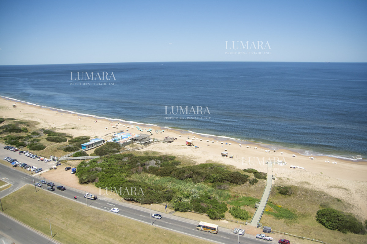 Apartamento ID.2845 - Espectacular planta en LE PARC III, Esquinero en venta