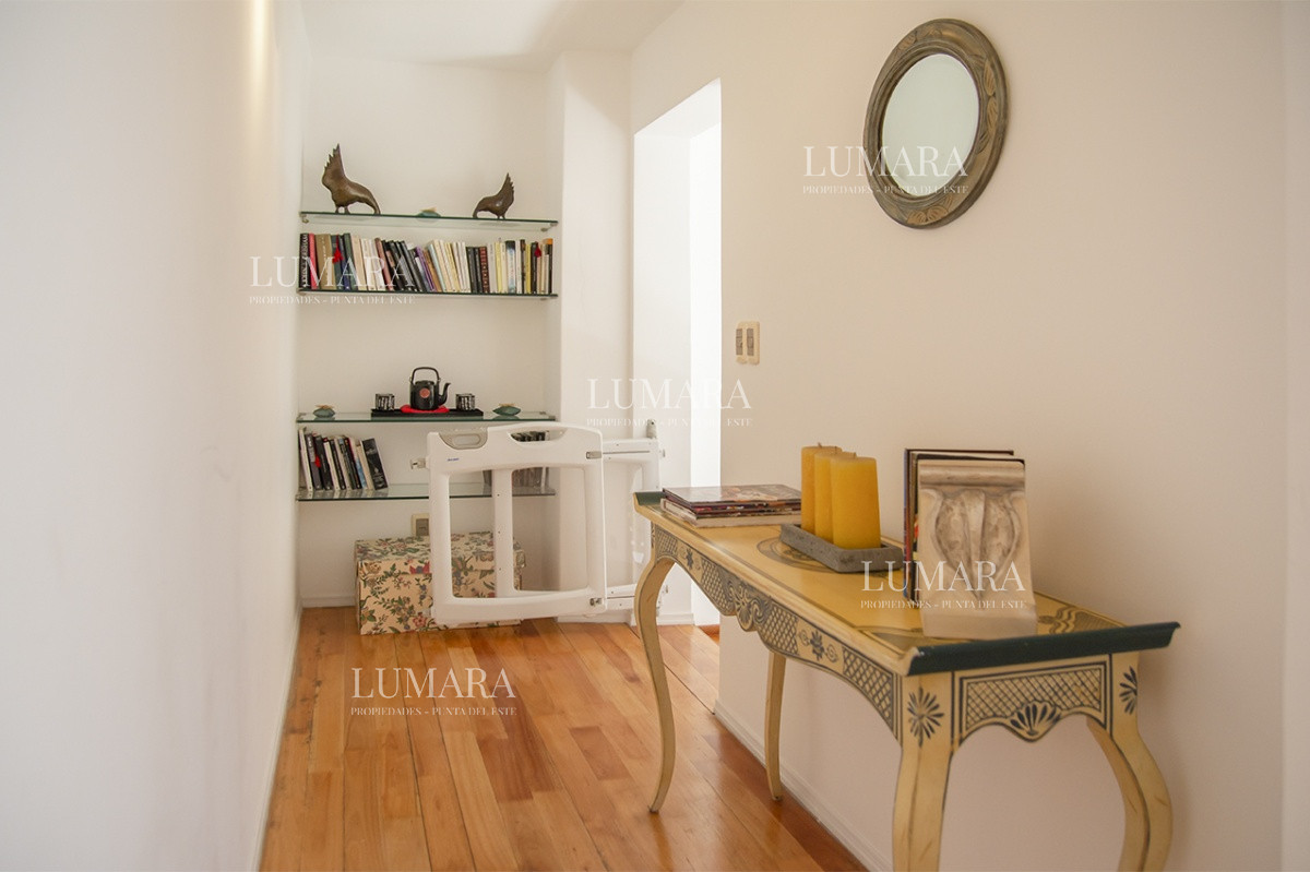 Apartamento ID.2809 - Espectacular Penthouse en venta a pasos del mar. 3 dormitorios + dependencia. Playa Brava.