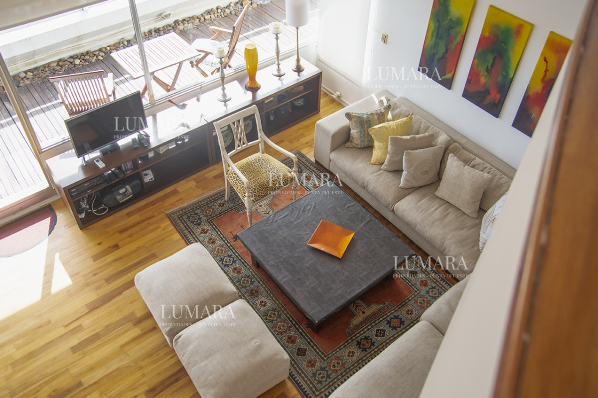Apartamento ID.2809 - Espectacular Penthouse en venta a pasos del mar. 3 dormitorios + dependencia. Playa Brava.