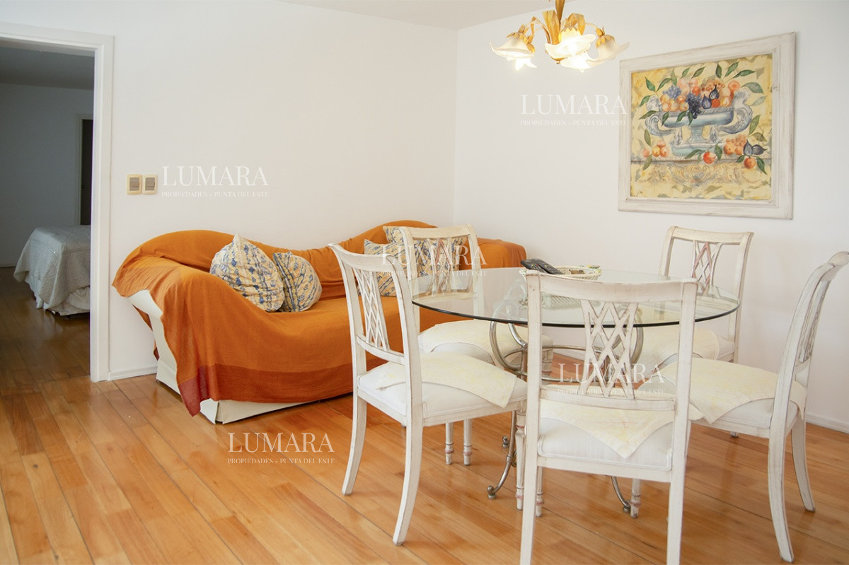 Apartamento ID.2809 - Espectacular Penthouse en venta a pasos del mar. 3 dormitorios + dependencia. Playa Brava.