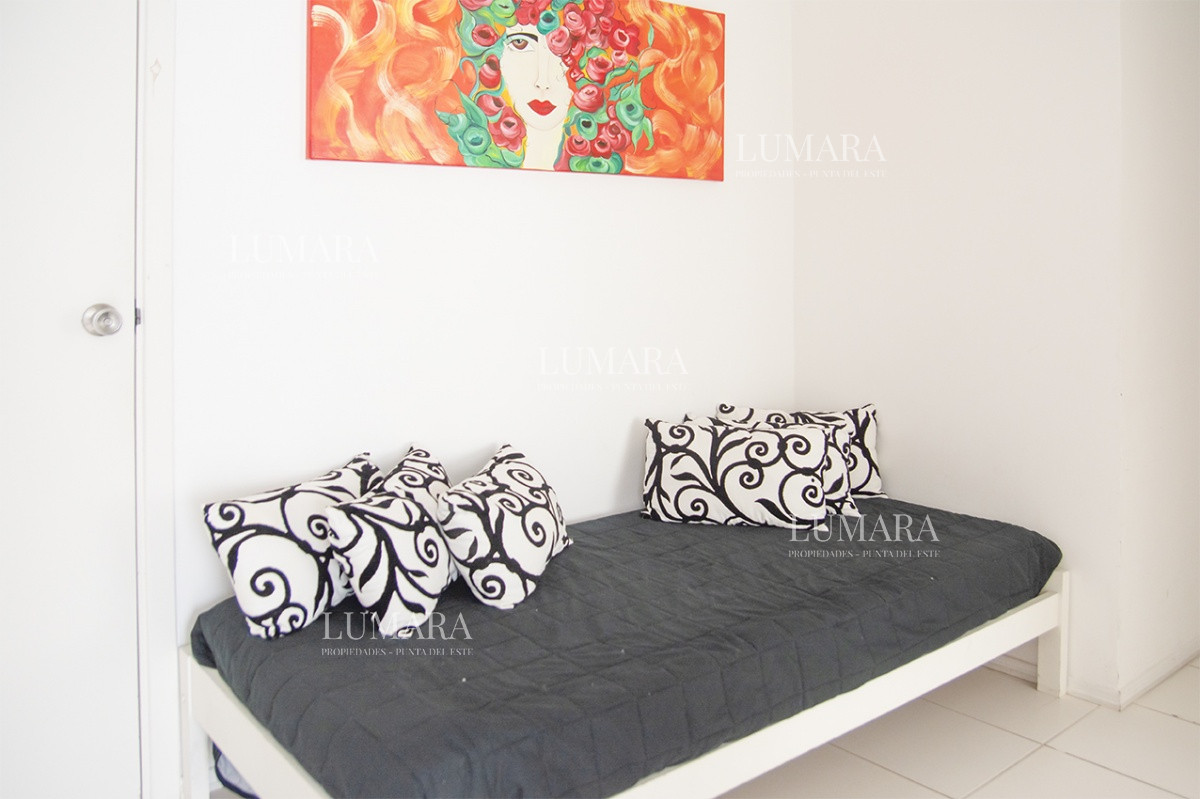 Apartamento ID.2809 - Espectacular Penthouse en venta a pasos del mar. 3 dormitorios + dependencia. Playa Brava.