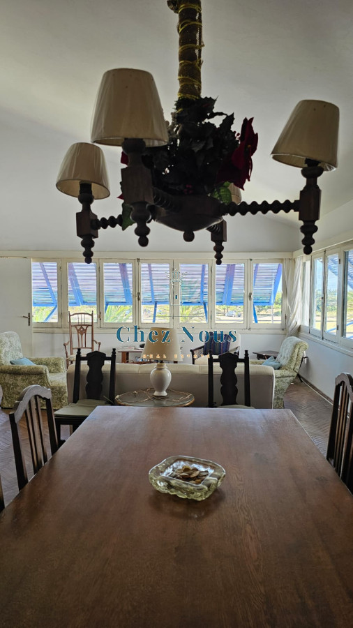 Casa ID.640 - Importante residencia frente al mar en venta.