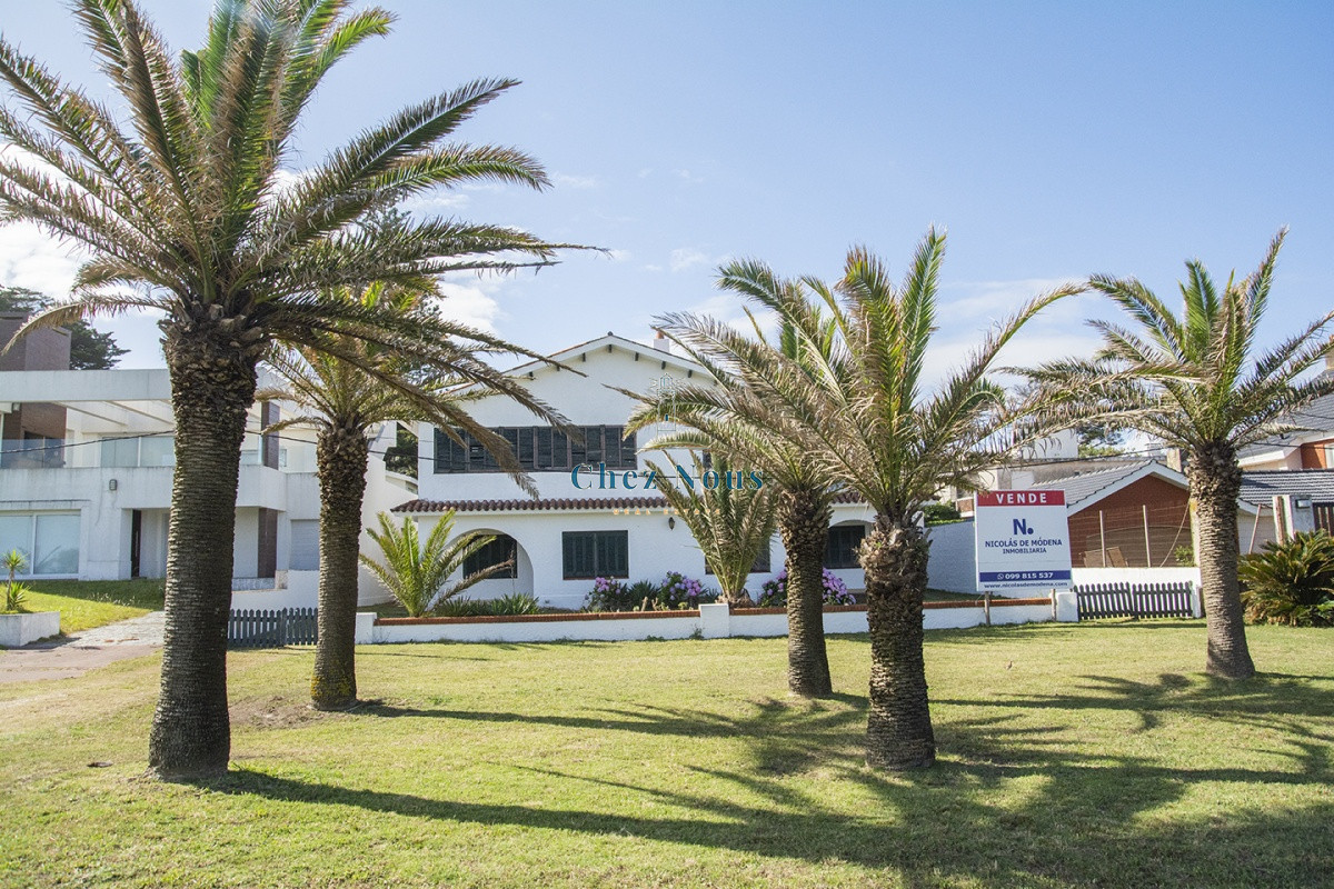 Casa ID.640 - Importante residencia frente al mar en venta.
