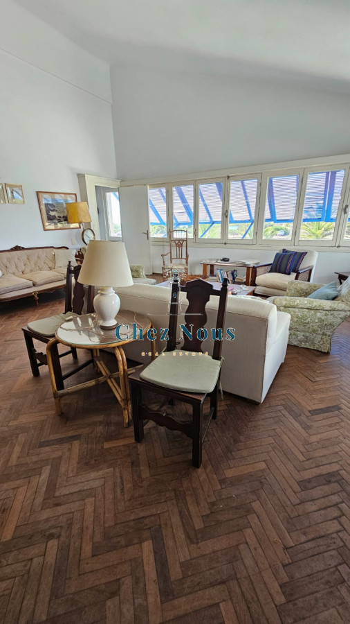 Casa ID.640 - Importante residencia frente al mar en venta.