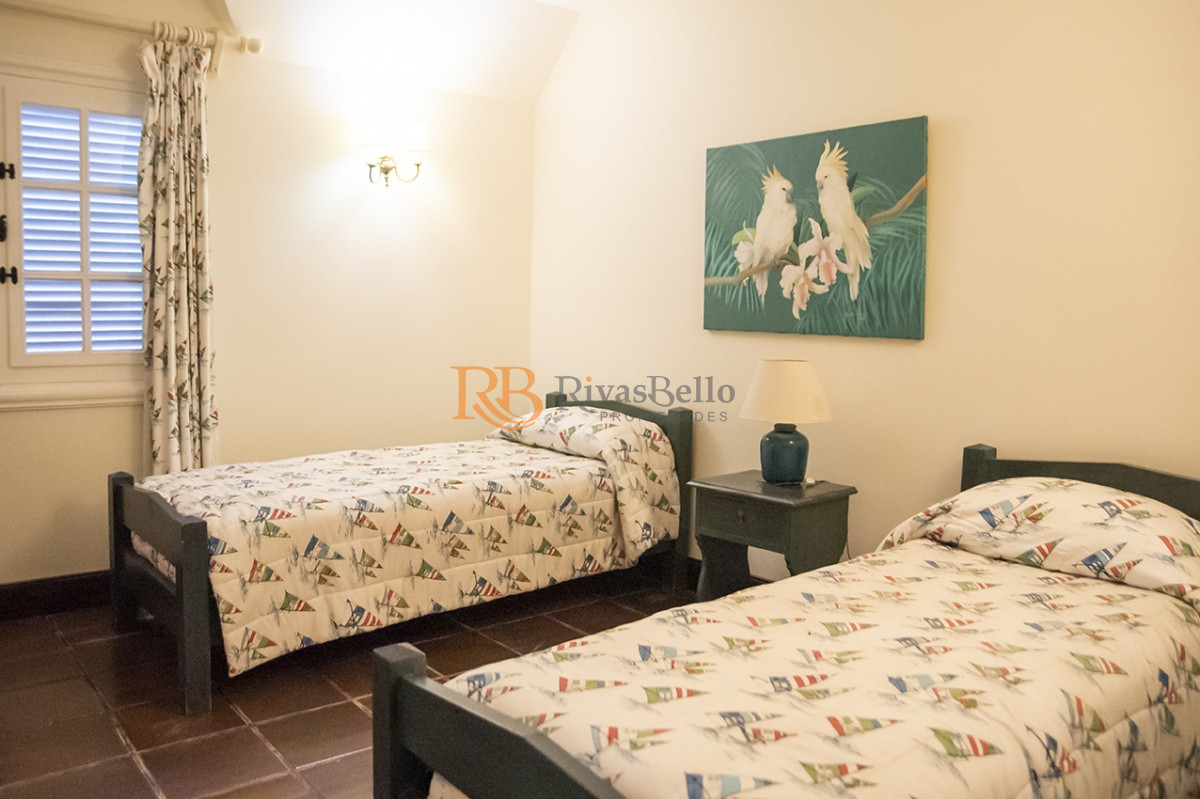 Casa ID.40 - Golf Casa 5 Dormitorios en Suite Muy amplio terreno