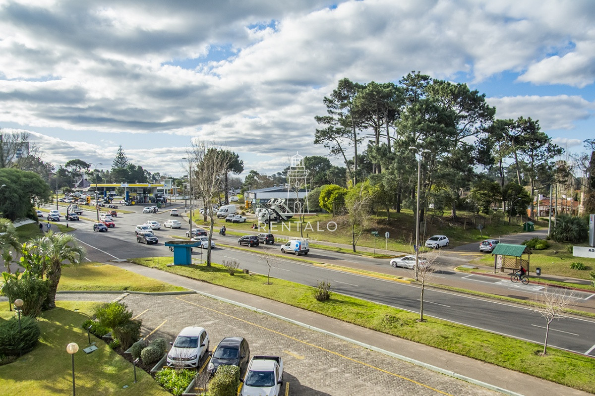 Apartamento ID.859 - Apartamento en venta de 2 dormitorios en Parada 18 de Av. Roosevelt, Punta del Este